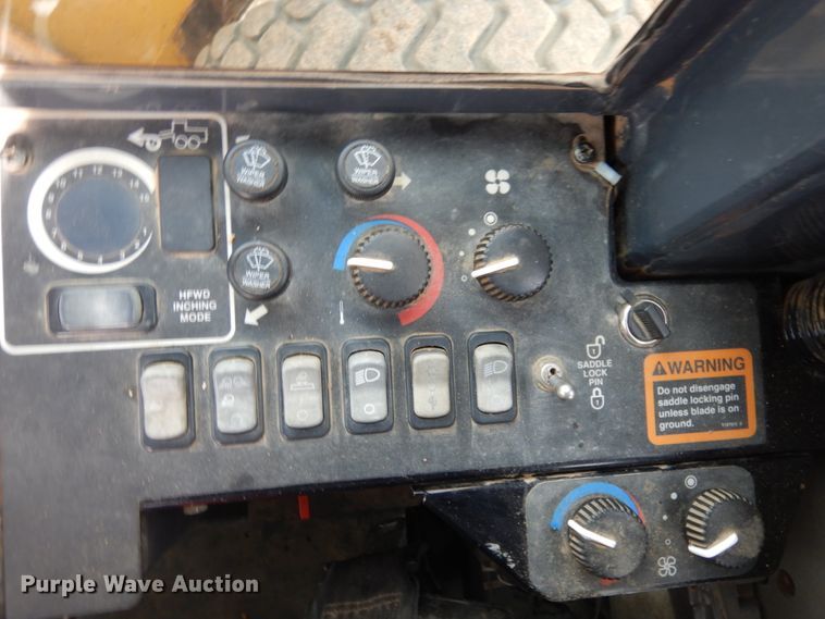 image for item DM5329 2004 John Deere 770CH  motor grader