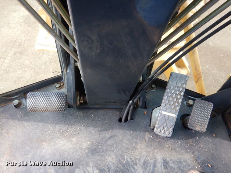 image for item DM5329 2004 John Deere 770CH  motor grader