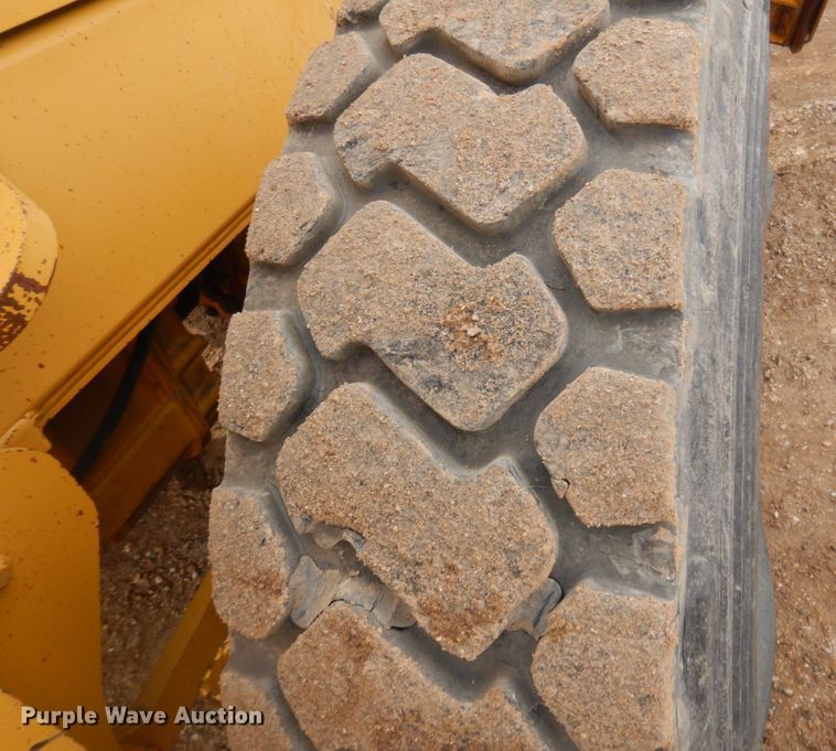 image for item DM5329 2004 John Deere 770CH  motor grader