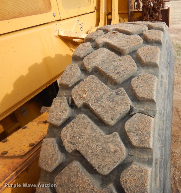 image for item DM5329 2004 John Deere 770CH  motor grader