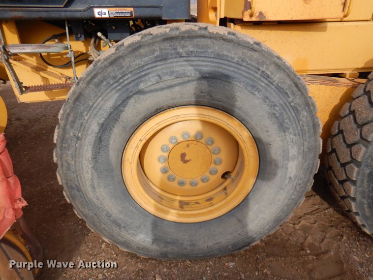 image for item DM5329 2004 John Deere 770CH  motor grader