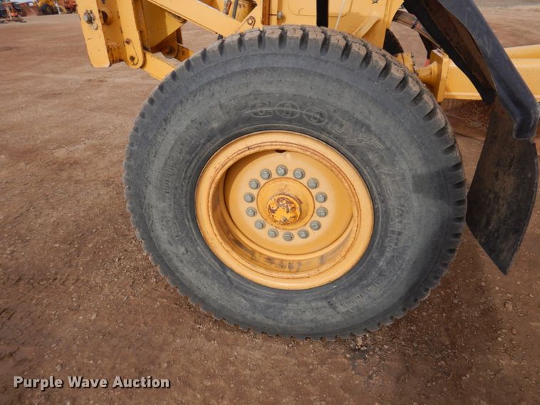 image for item DM5329 2004 John Deere 770CH  motor grader