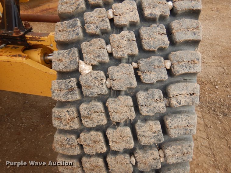 image for item DM5329 2004 John Deere 770CH  motor grader