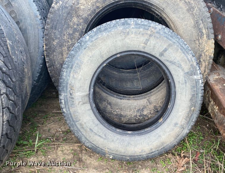 image for item DN6613 Approximately 30 tires