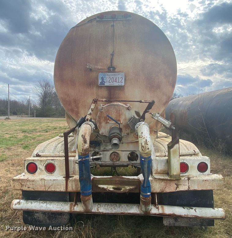 image for item DN6626 1975  tank trailer