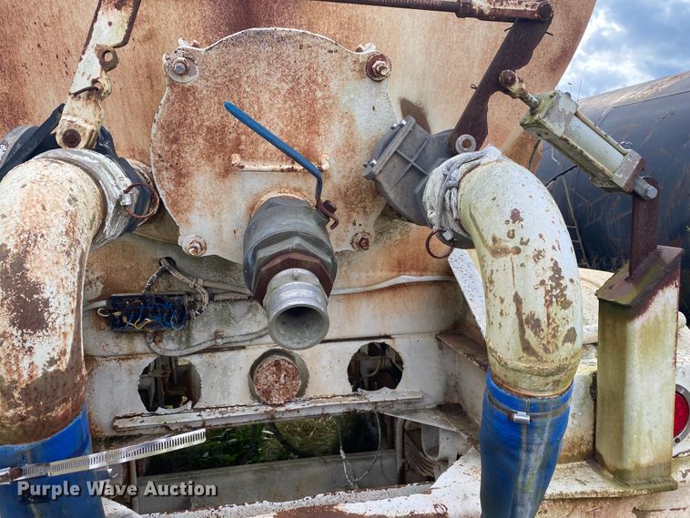 image for item DN6626 1975  tank trailer