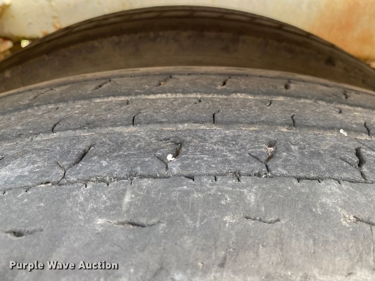 image for item DN6626 1975  tank trailer