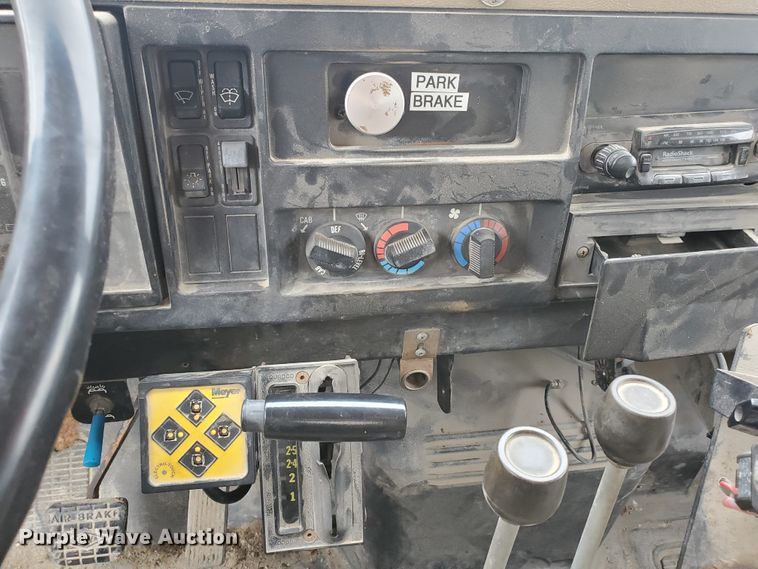 image for item GK9984 1992 International 4700  dump truck