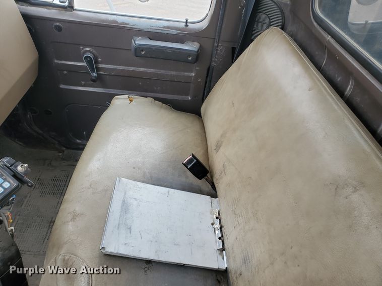 image for item GK9984 1992 International 4700  dump truck