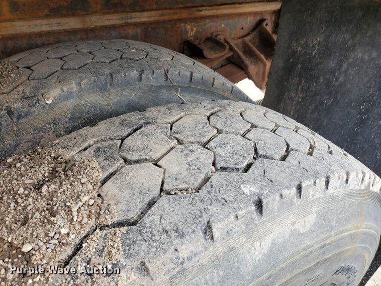 image for item GK9984 1992 International 4700  dump truck