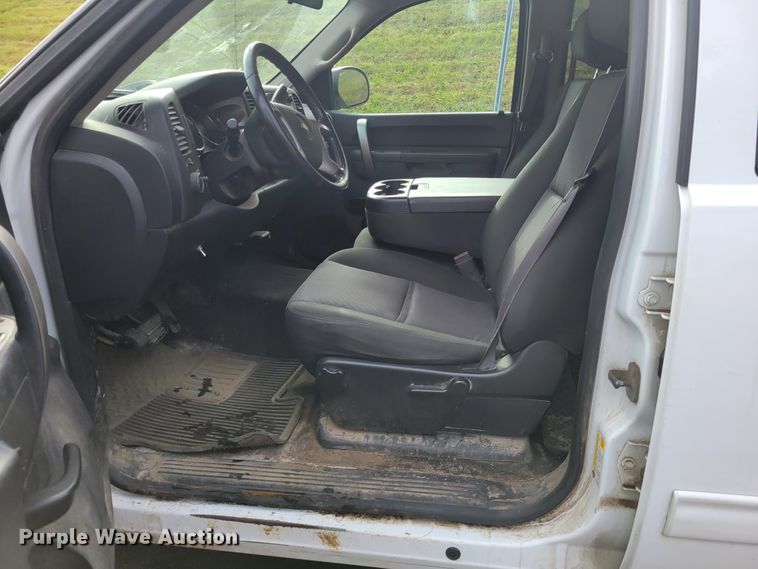 image for item IV9720 2012 Chevrolet Silverado 1500  Crew Cab pickup truck