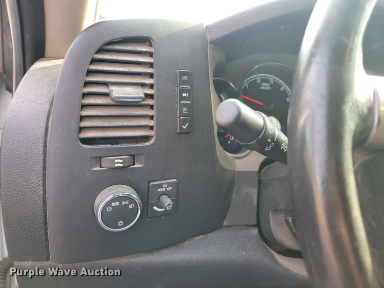 image for item IV9720 2012 Chevrolet Silverado 1500  Crew Cab pickup truck