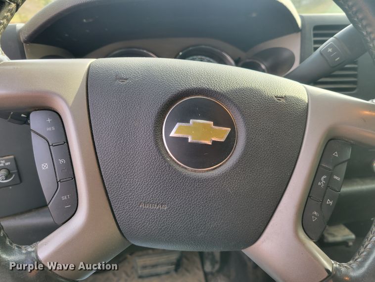 image for item IV9720 2012 Chevrolet Silverado 1500  Crew Cab pickup truck