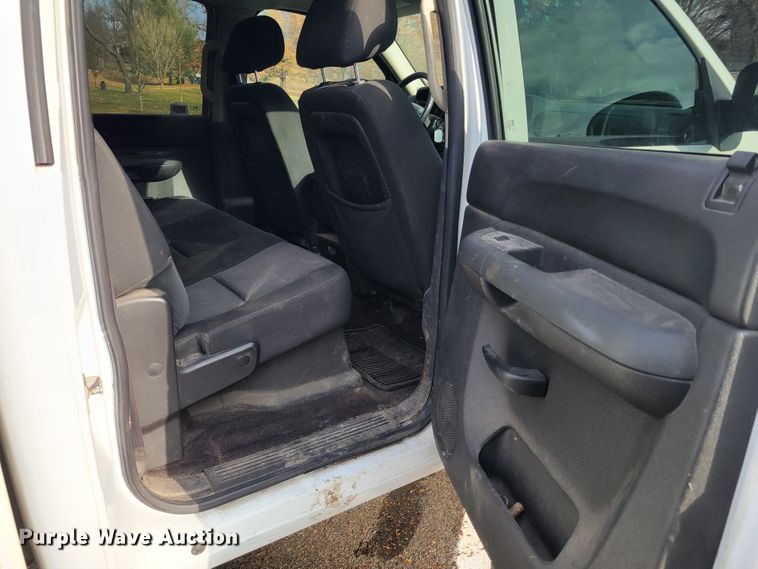 image for item IV9720 2012 Chevrolet Silverado 1500  Crew Cab pickup truck