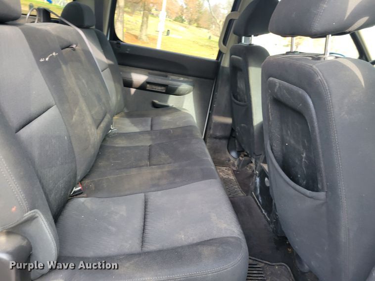 image for item IV9720 2012 Chevrolet Silverado 1500  Crew Cab pickup truck