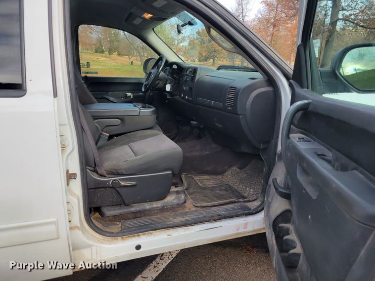 image for item IV9720 2012 Chevrolet Silverado 1500  Crew Cab pickup truck