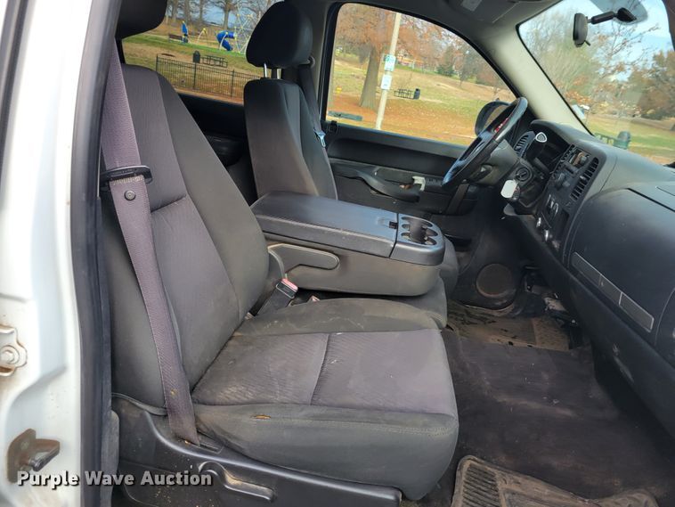 image for item IV9720 2012 Chevrolet Silverado 1500  Crew Cab pickup truck