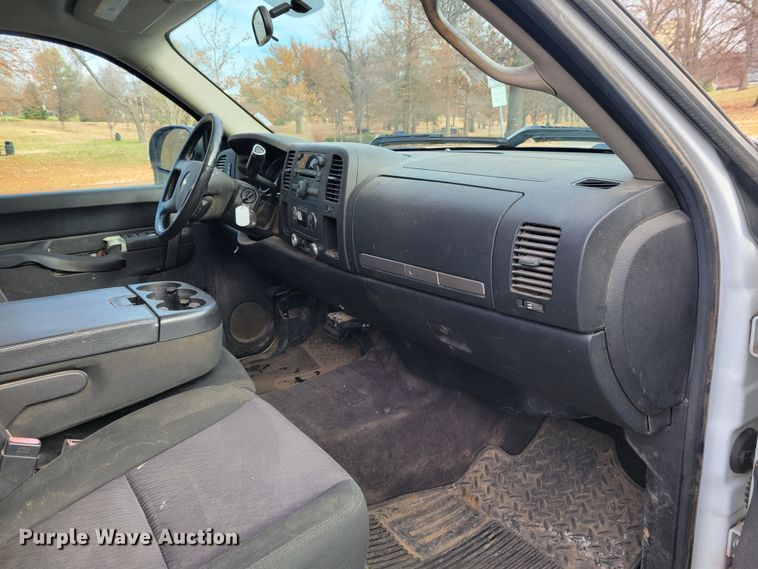 image for item IV9720 2012 Chevrolet Silverado 1500  Crew Cab pickup truck