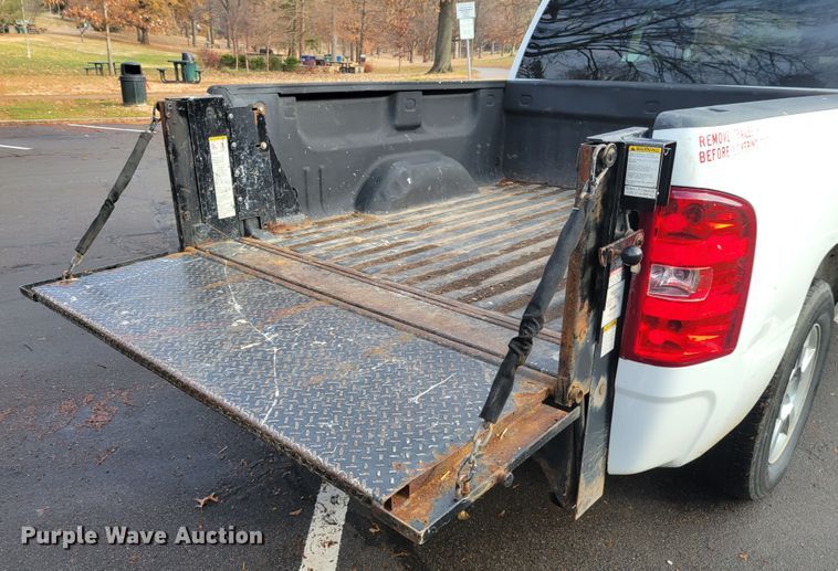 image for item IV9720 2012 Chevrolet Silverado 1500  Crew Cab pickup truck