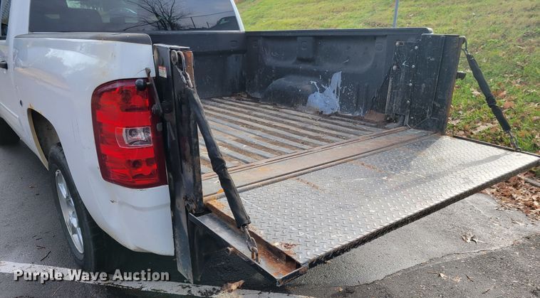 image for item IV9720 2012 Chevrolet Silverado 1500  Crew Cab pickup truck