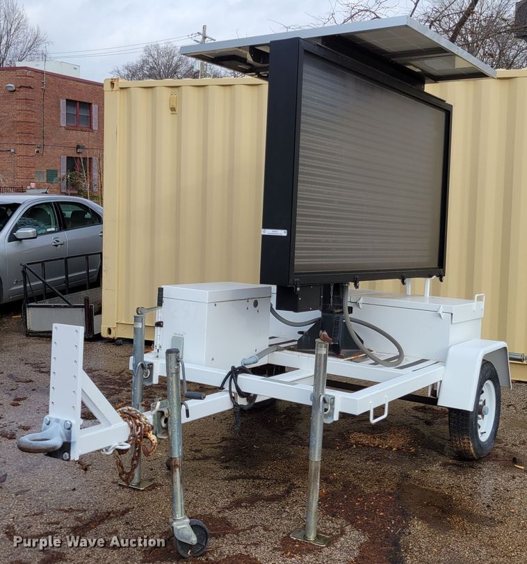 image for item IV9721 2011 American Signal  message board trailer