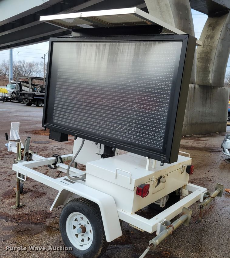 image for item IV9721 2011 American Signal  message board trailer