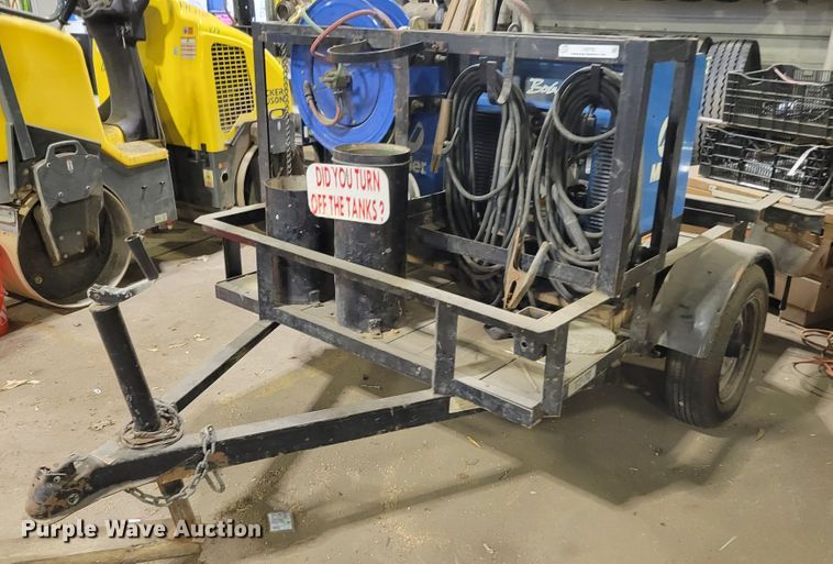 image for item IV9725 Miller Bobcat 225NT  welder/generator