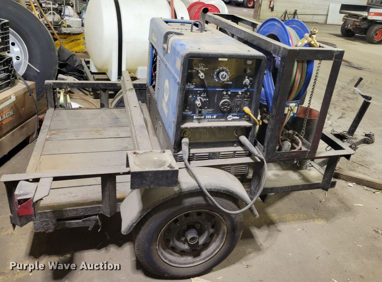 image for item IV9725 Miller Bobcat 225NT  welder/generator