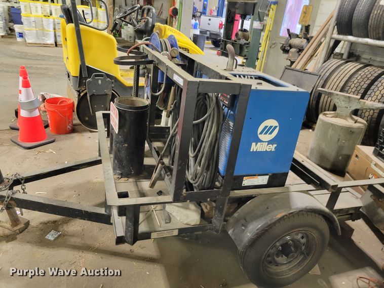 image for item IV9725 Miller Bobcat 225NT  welder/generator