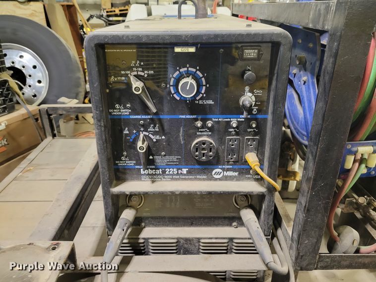 image for item IV9725 Miller Bobcat 225NT  welder/generator