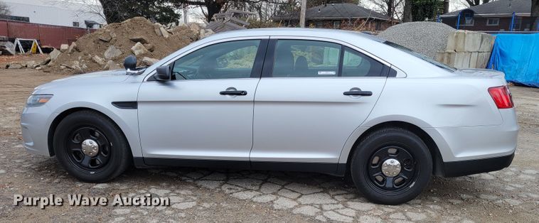 image for item IV9727 2017 Ford Taurus Police Interceptor