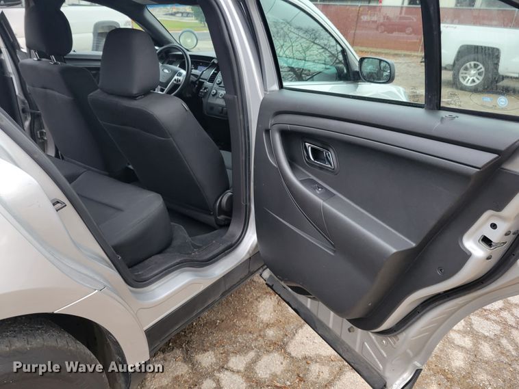 image for item IV9727 2017 Ford Taurus Police Interceptor