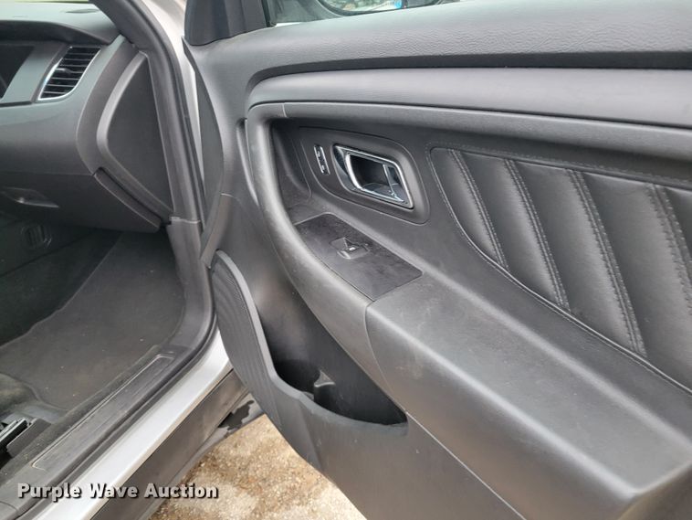 image for item IV9727 2017 Ford Taurus Police Interceptor