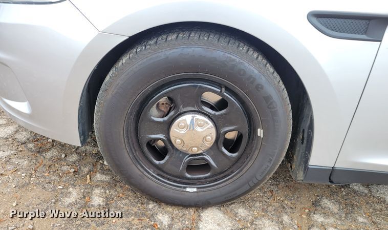 image for item IV9727 2017 Ford Taurus Police Interceptor