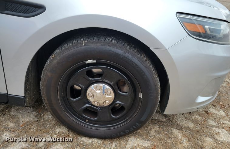image for item IV9727 2017 Ford Taurus Police Interceptor