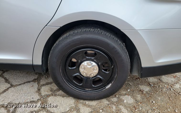 image for item IV9727 2017 Ford Taurus Police Interceptor