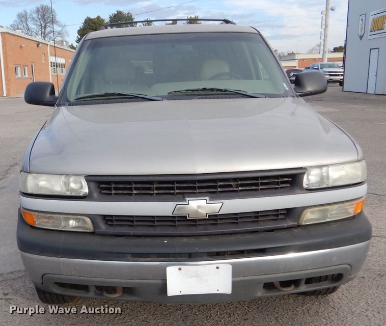 image for item IV9900 2001 Chevrolet Suburban  SUV
