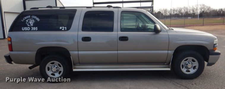 image for item IV9900 2001 Chevrolet Suburban  SUV