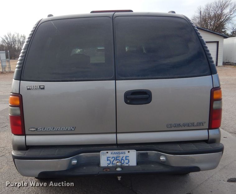 image for item IV9900 2001 Chevrolet Suburban  SUV