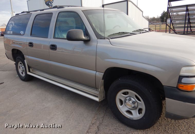 image for item IV9900 2001 Chevrolet Suburban  SUV