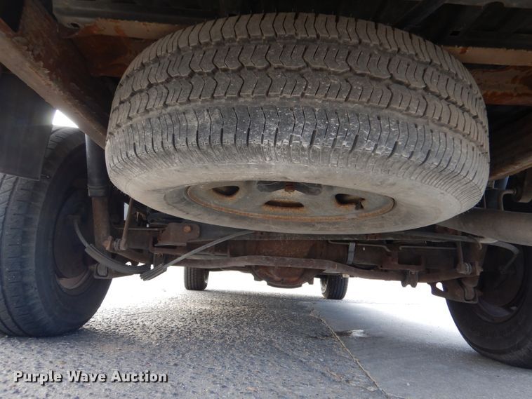 image for item IV9900 2001 Chevrolet Suburban  SUV