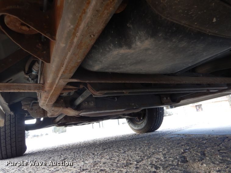 image for item IV9900 2001 Chevrolet Suburban  SUV