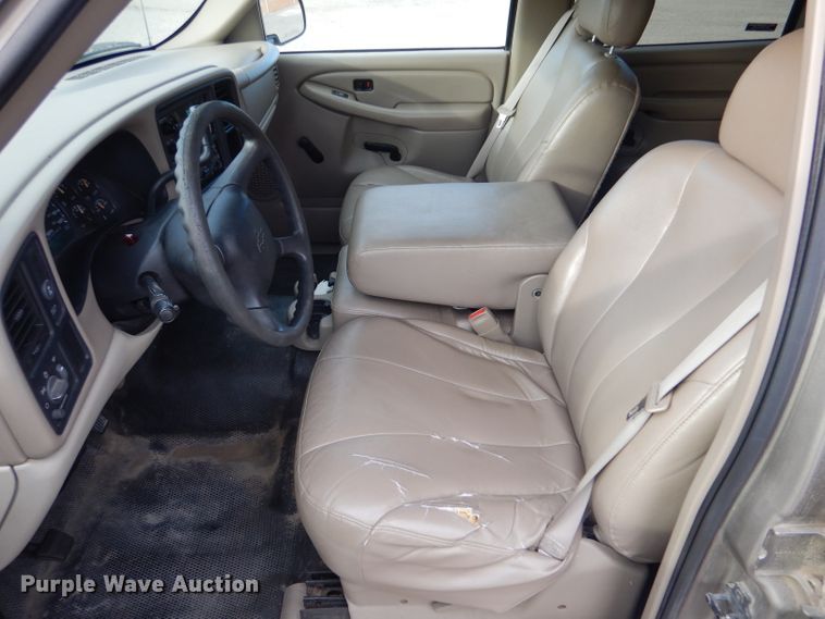 image for item IV9900 2001 Chevrolet Suburban  SUV