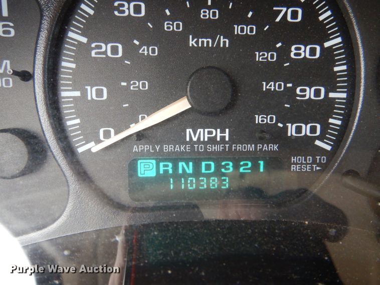 image for item IV9900 2001 Chevrolet Suburban  SUV