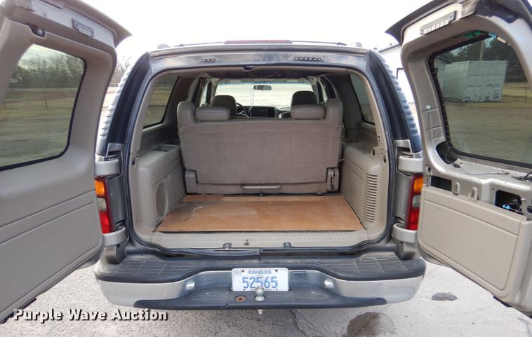 image for item IV9900 2001 Chevrolet Suburban  SUV