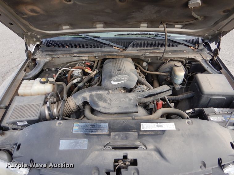 image for item IV9900 2001 Chevrolet Suburban  SUV