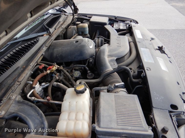 image for item IV9900 2001 Chevrolet Suburban  SUV