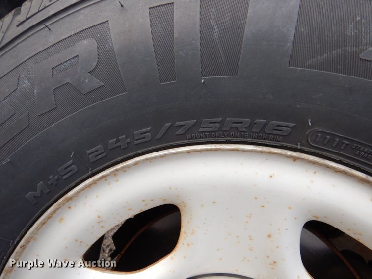 image for item IV9900 2001 Chevrolet Suburban  SUV