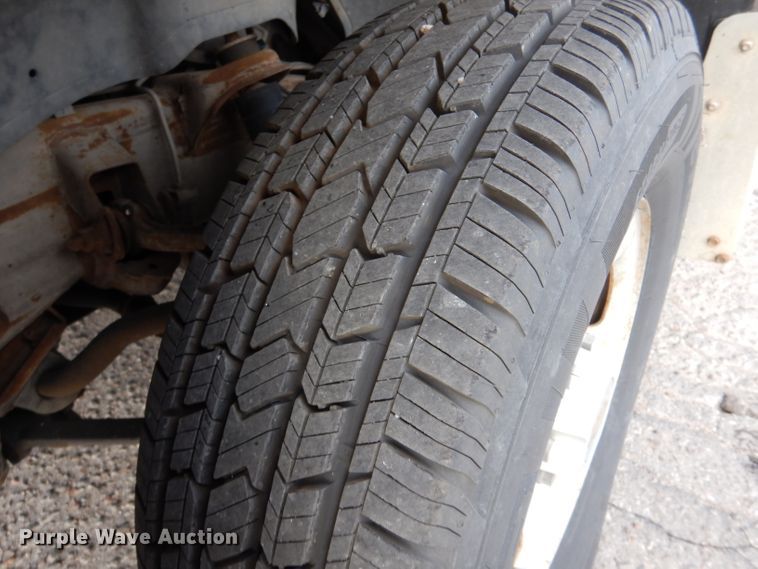 image for item IV9900 2001 Chevrolet Suburban  SUV