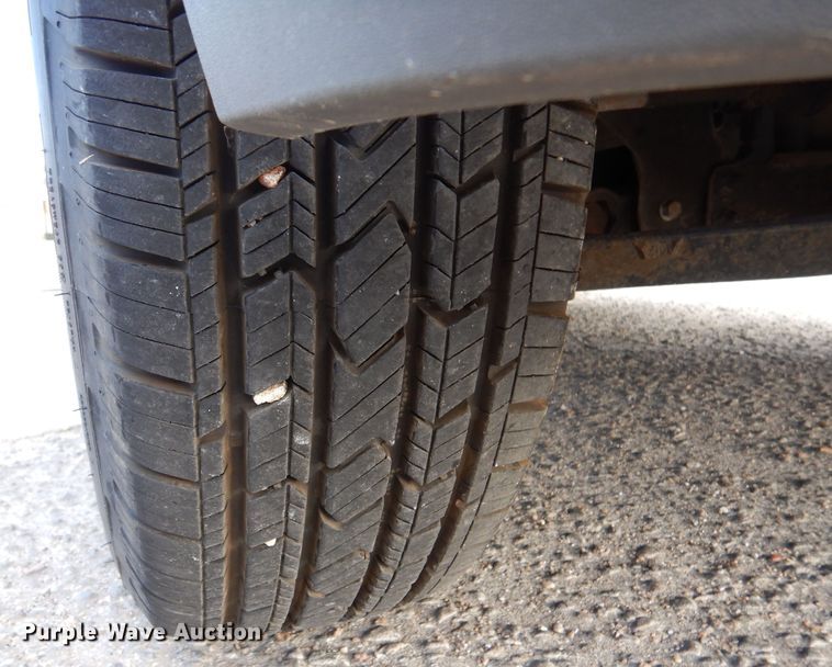 image for item IV9900 2001 Chevrolet Suburban  SUV